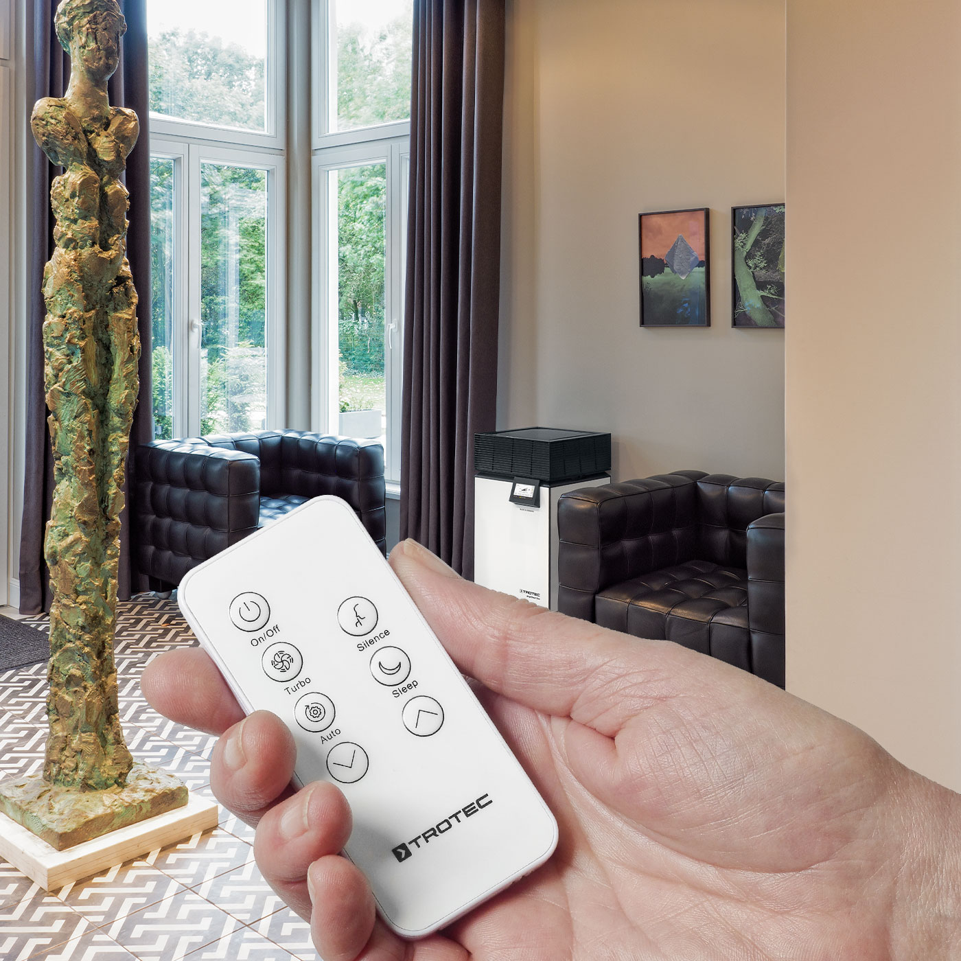 The scope of delivery naturally also includes a “conventional” remote control